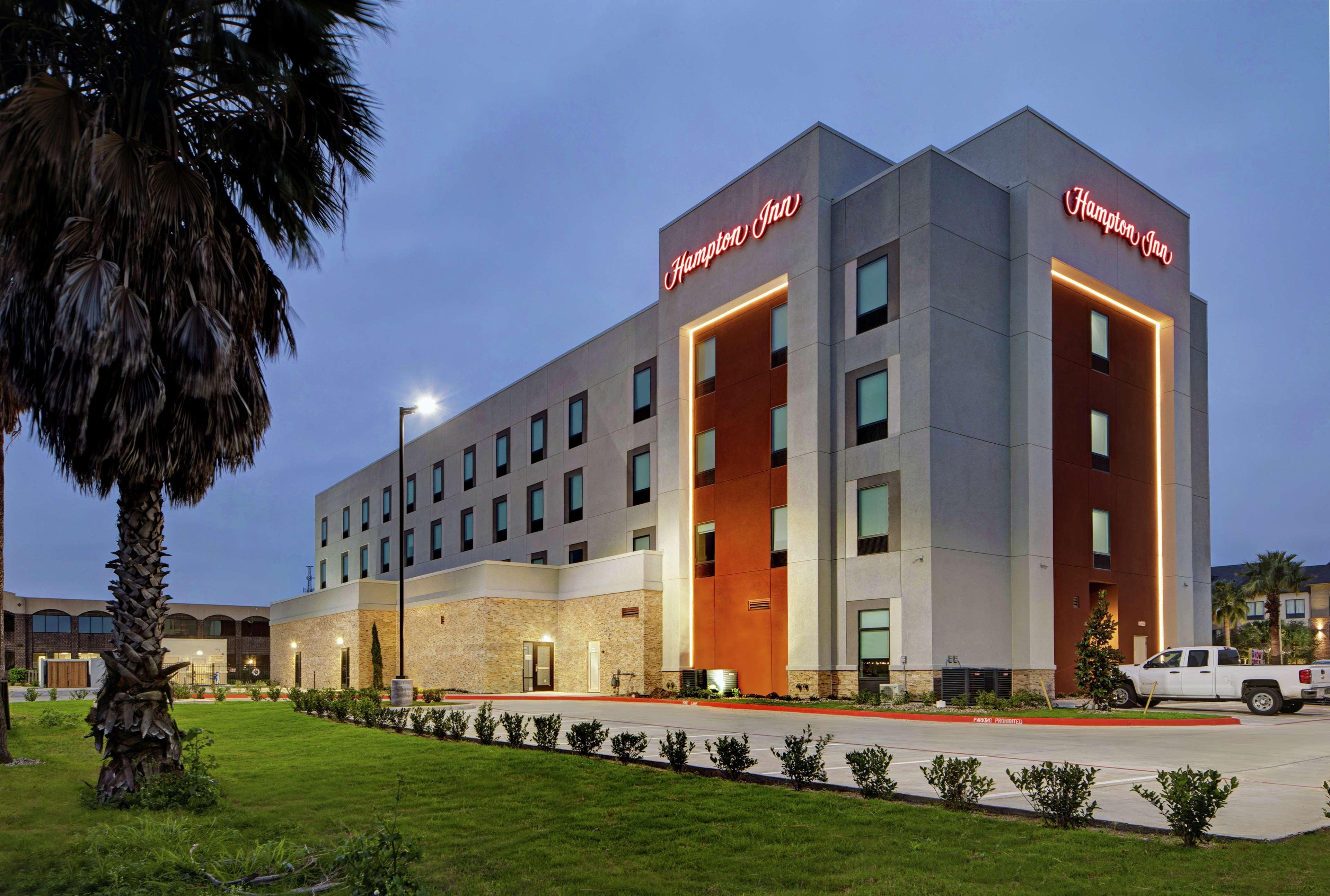 Hampton Inn Уэслако Экстерьер фото